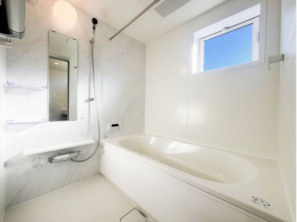 清潔感あふれるバスルーム