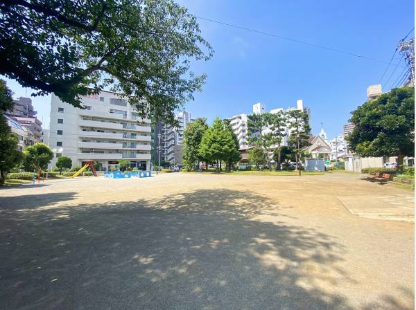 東奥田公園まで徒歩2分（約100m）