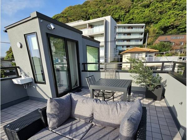 ルーフバルコニーは開放感あふれるプライベート空間