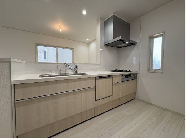 食洗機付きのシステムキッチン