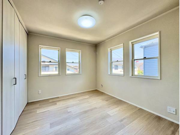 2面採光があることにより、十分な陽光がお部屋の全体に届きます