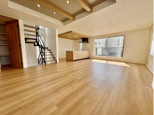 LDKも広々と開放感があります。約21.7帖もあります！