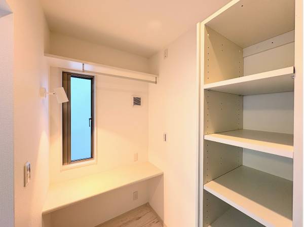 ちょっとした書斎もあります