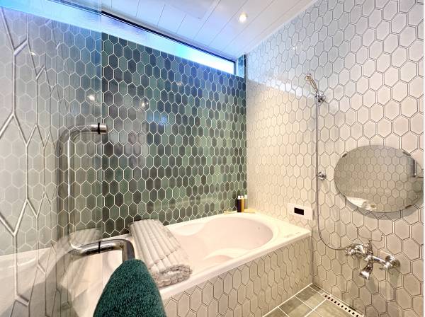 一日の疲れを癒す、こだわりのリラクシングバスルーム。