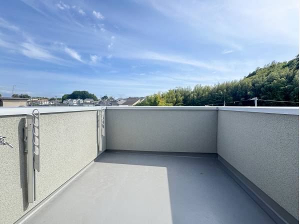 遮る建物がなく伸びやかな天空が広がります
