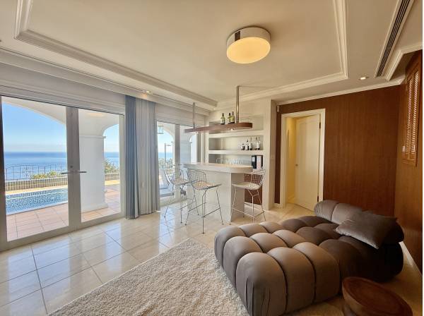 プールにつながる居室