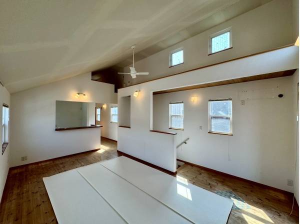 室内は全室クロス張替え予定です