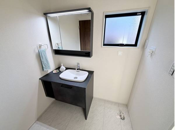 白黒基調でオシャレな洗面台