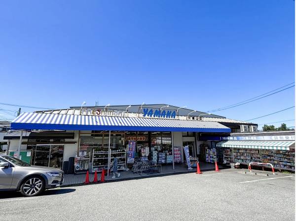 FUJIスーパーまで自転車3分（約1㎞）