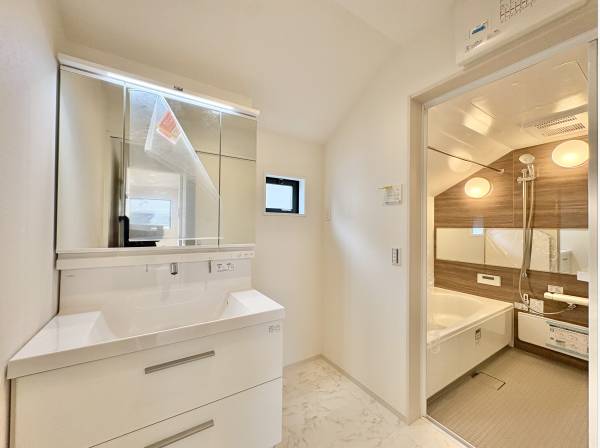 毎日使用する洗面室、ご家族で使用する場面をご想像ください