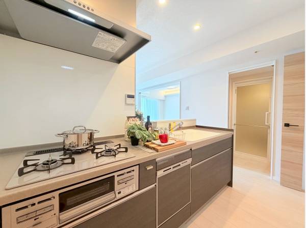 対面式のシステムキッチン