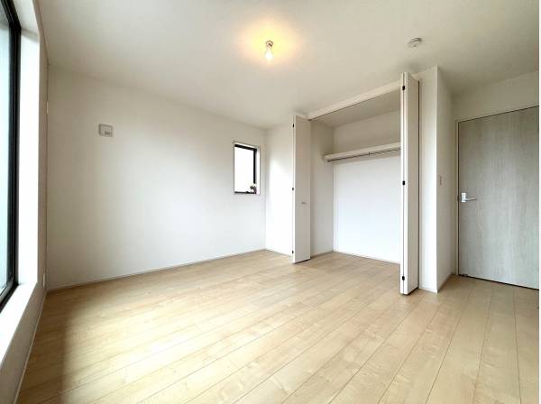 洋室は2階に3部屋ございます。