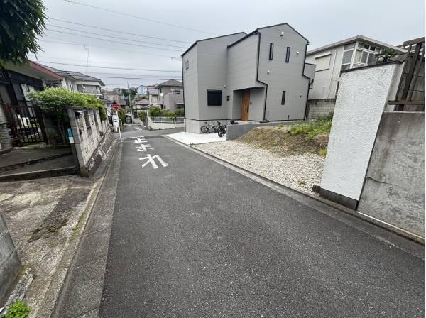 前面道路も広く駐車がしやすい！