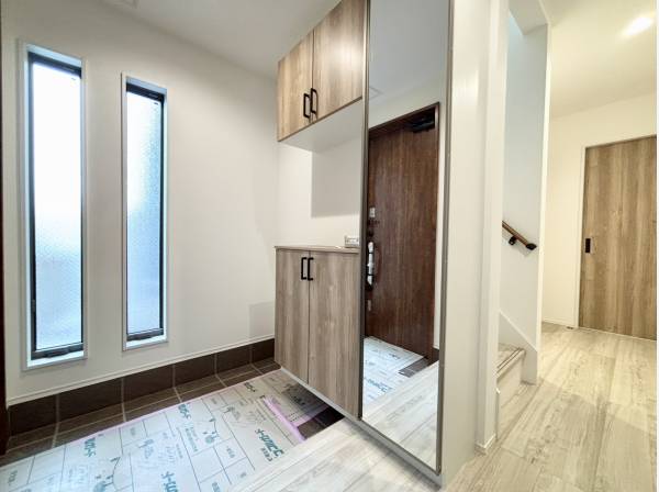 広々とした玄関スペース