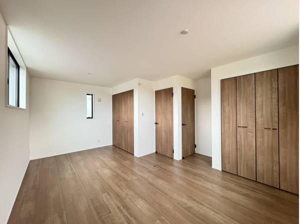 間仕切りすると2部屋としてもお使いいただけます（別途費用負担有）