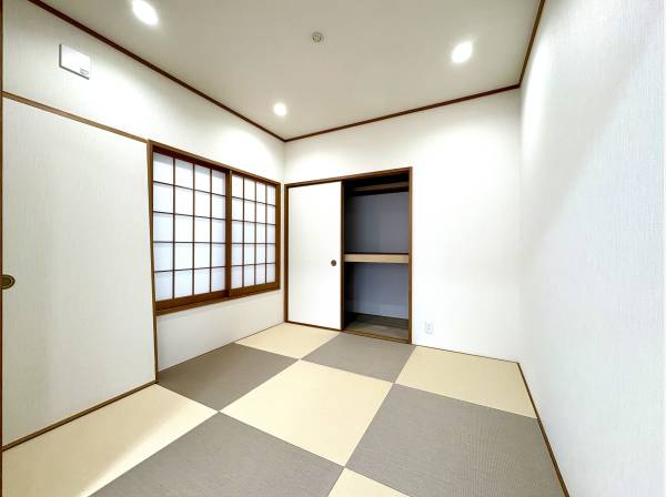 リビングから隣接する和室スペース