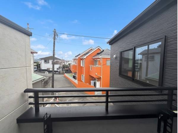 バルコニーからの見晴らし！閑静な住宅街が広がる穏やかな環境です
