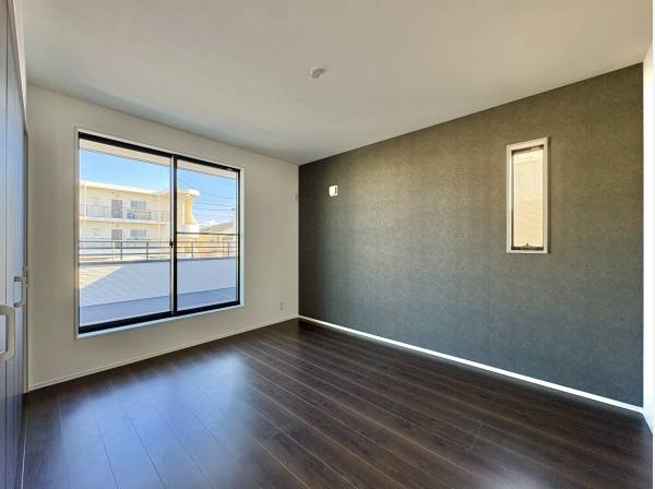 採光が確保できた洋室、くつろぎのひと時を過ごしください