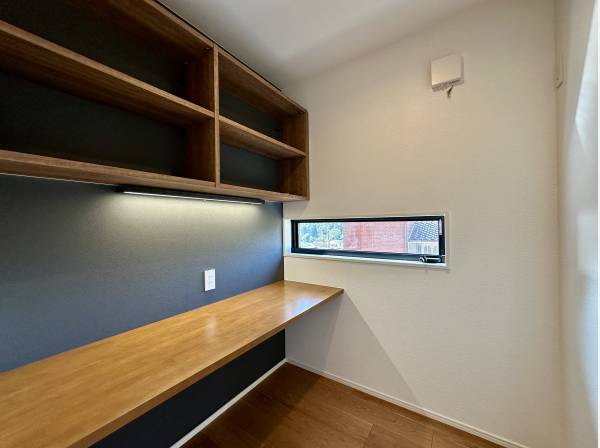 カウンター付き書斎はテレワークに嬉しいスペース