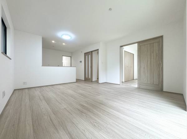 ナチュラルなインテリアが似合う南向きの明るいLDK