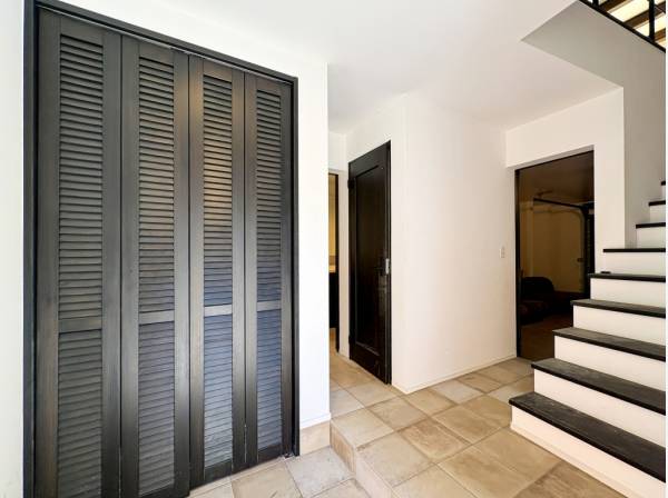 お手入れのしやすさを考え1階フロア床はタイル仕様に