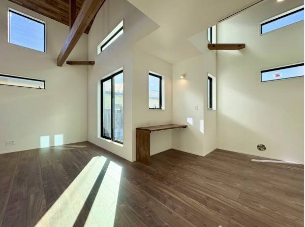 開放感ある吹き抜け天井！