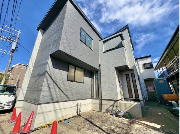 南側が隣地通路のため、採光や通風が充分確保された心地良い住空間が望めます。