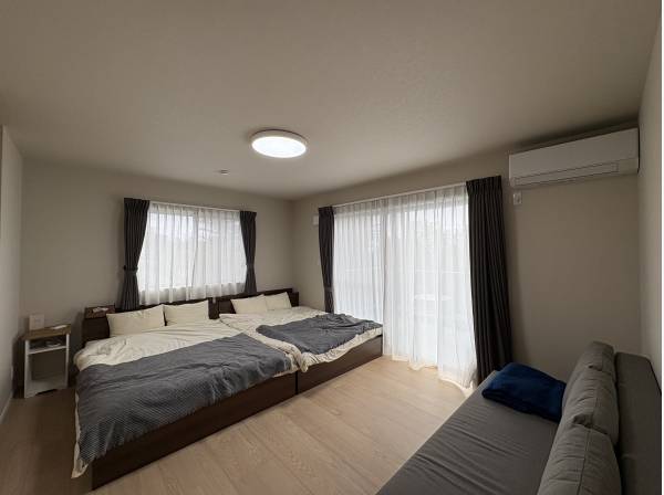 ２階の洋間です