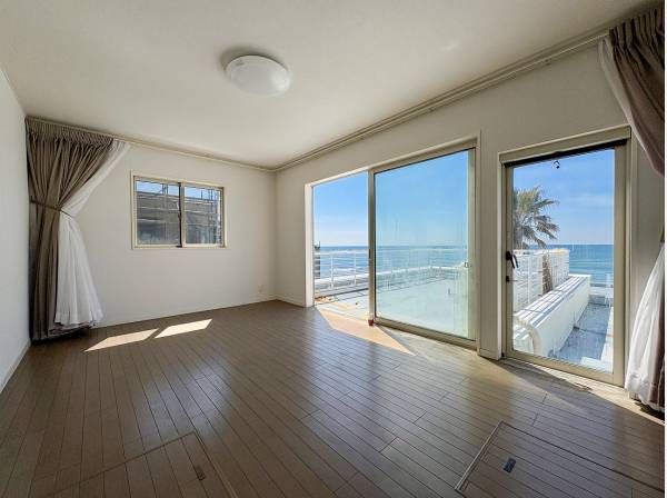 3階の居室やルーフバルコニーまではホームEVが軽やかにエスコート