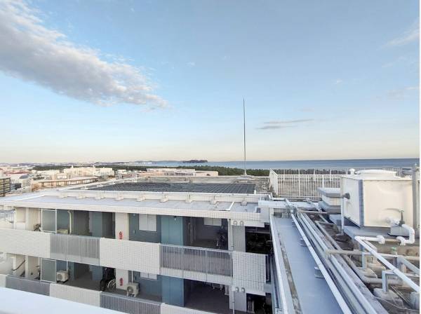 共有部分の屋上からは雄大に広がる海と水平線を一望