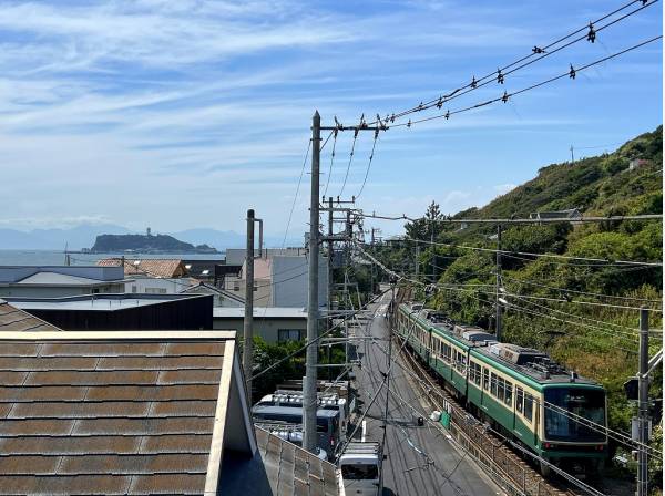 江ノ電や緑ある風景も鎌倉らしい風情を感じます