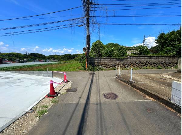前面道路は約3.4m御座います。