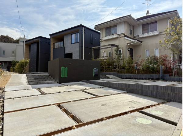 カースペースは2台分ございます（車種制限有）