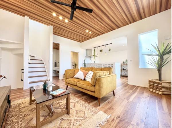 天井高約2.9ｍの開放感あるリビングダイニング