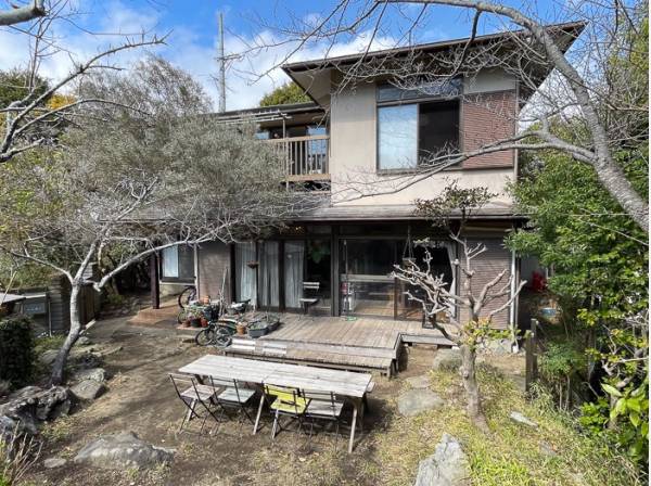 お庭もとても広くてBBQやお花見をお楽しみいただけます♪