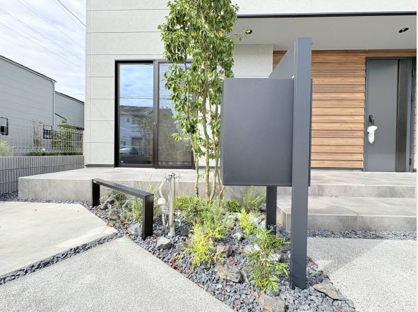 宅配ボックス、屋外シャワー付き！