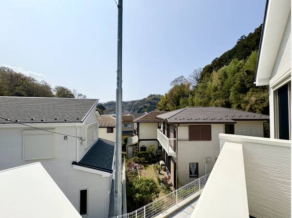 周辺に高い建物がなく開放感がございます！