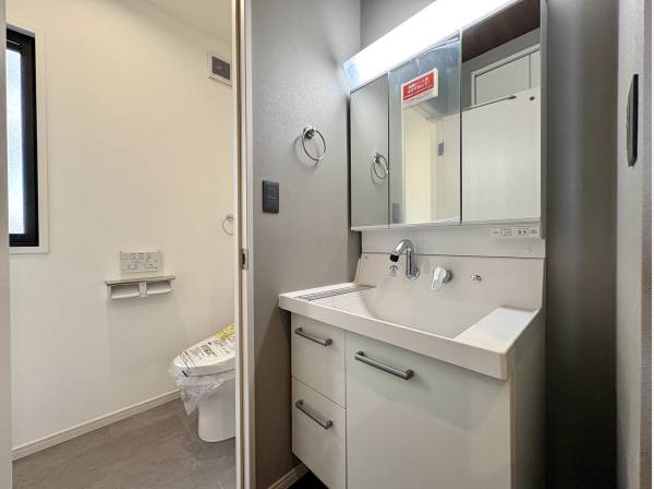 洗面台新規交換済み