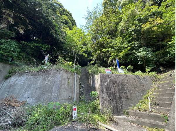 高台にございます