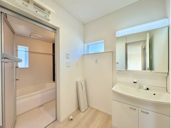 使いやすさを考えた洗面室。