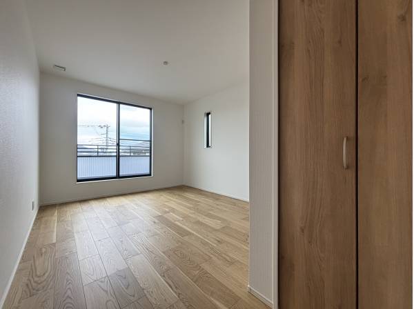 洋室は2階に4部屋ございます。