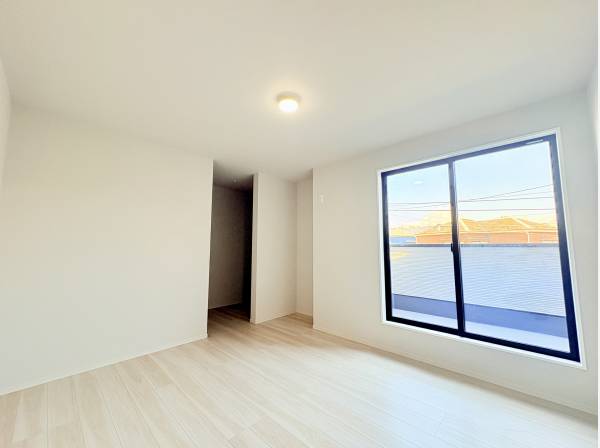 大容量のW.I.C完備 
スッキリ片付くお部屋で快適なリラックスタイムを
