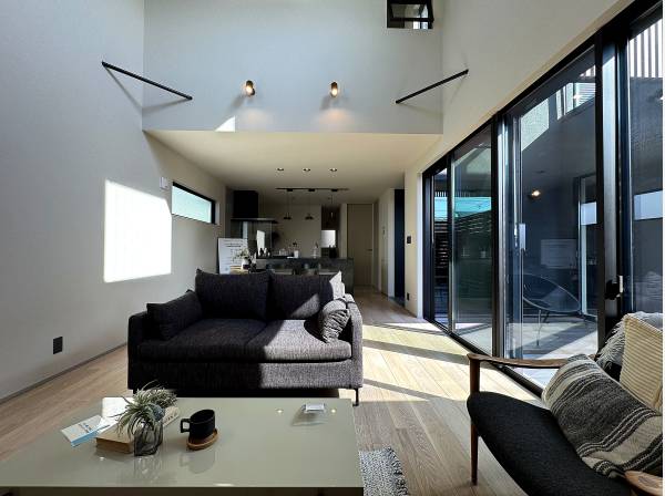 光と動線が交差する設計美