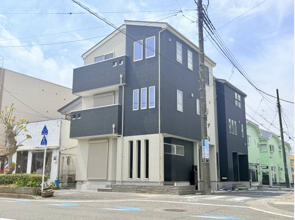 スタイリッシュな3階建新築戸建 。平塚駅徒歩13分の好立地です