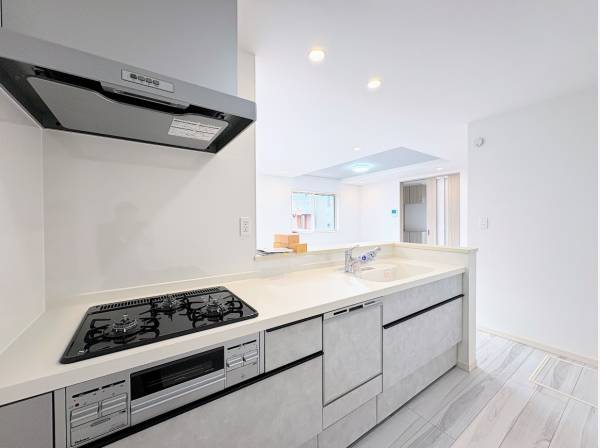 家族との会話が弾む対面式キッチン