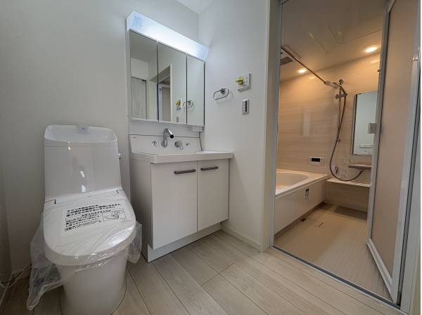 お風呂には浴室乾燥機が付いております！