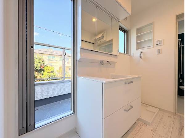 パウダールームからもバルコニーへでれます