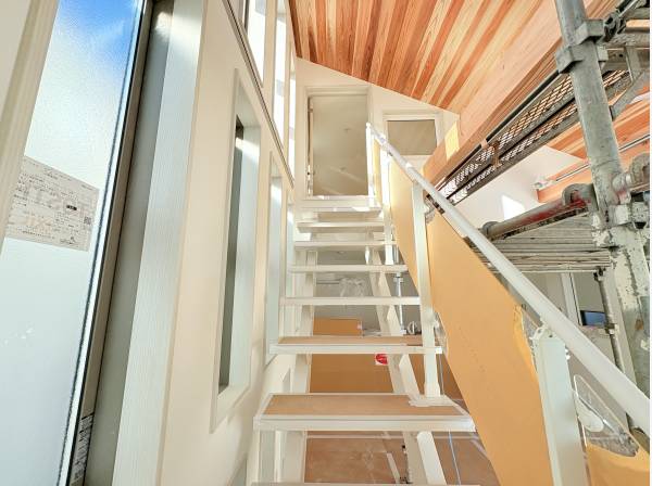 スケルトン階段で解放感◎