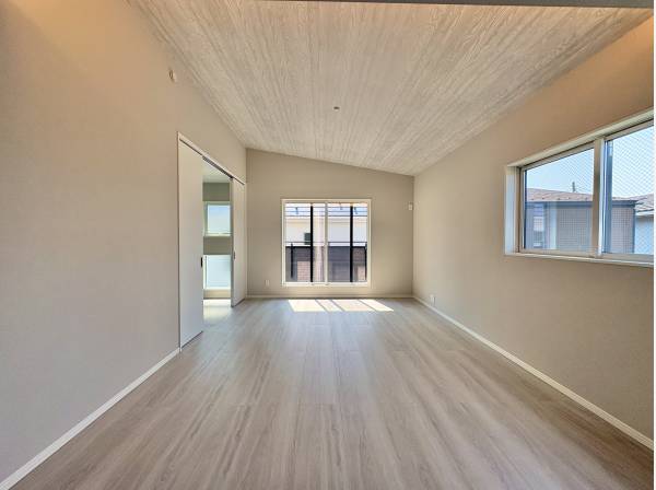 子供たちが元気に走り回る姿が目に浮かぶ空間です