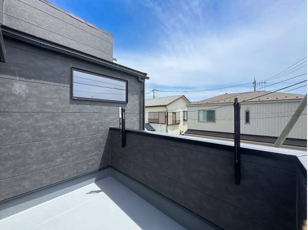南西に面したバルコニーは陽当たり良好